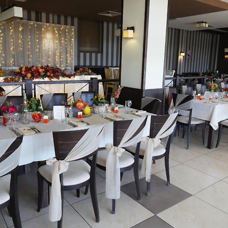 Park Hotel Stratesh 로베치 외부 사진