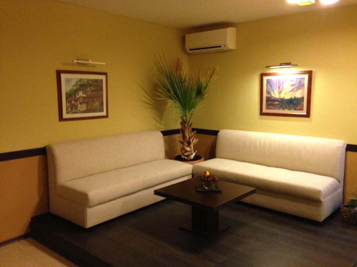 Park Hotel Stratesh 로베치 외부 사진