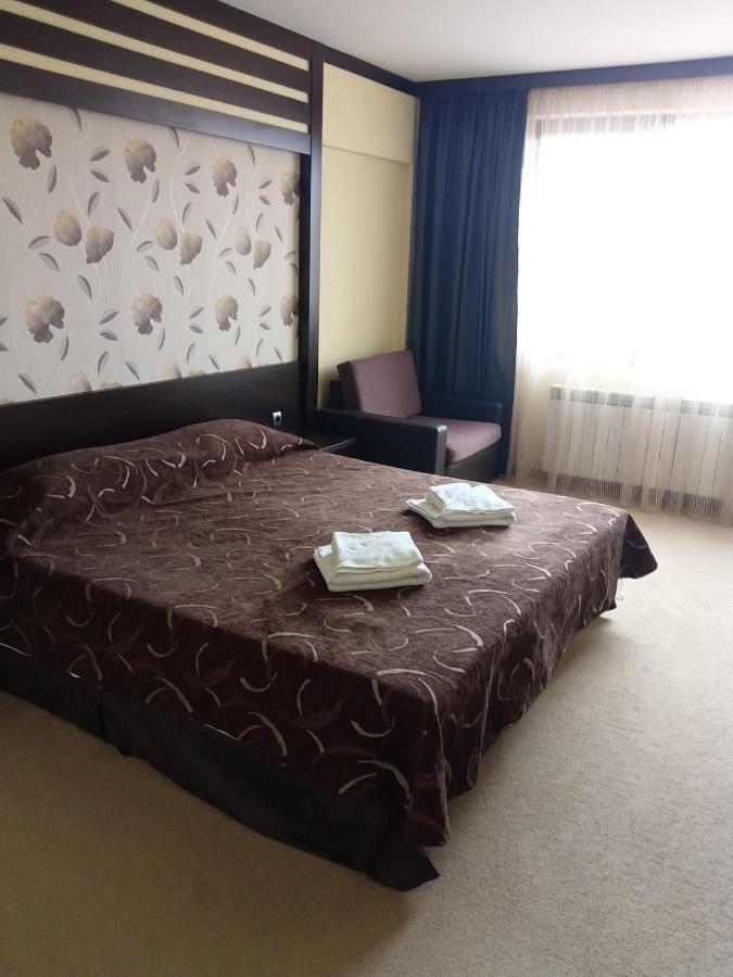 Park Hotel Stratesh 로베치 외부 사진